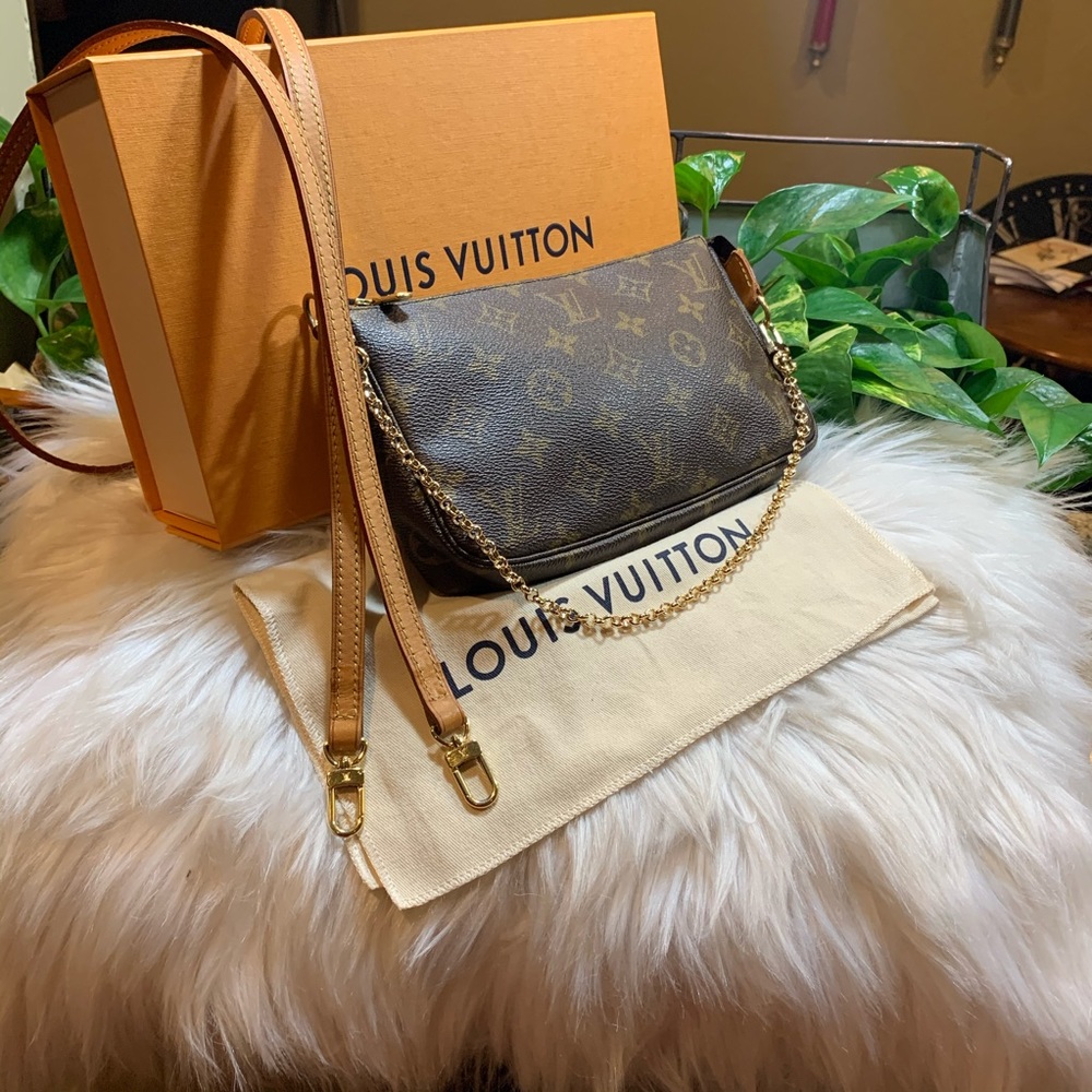 ❗️SOLD ❗️LV Poche Acce w/ LV strap